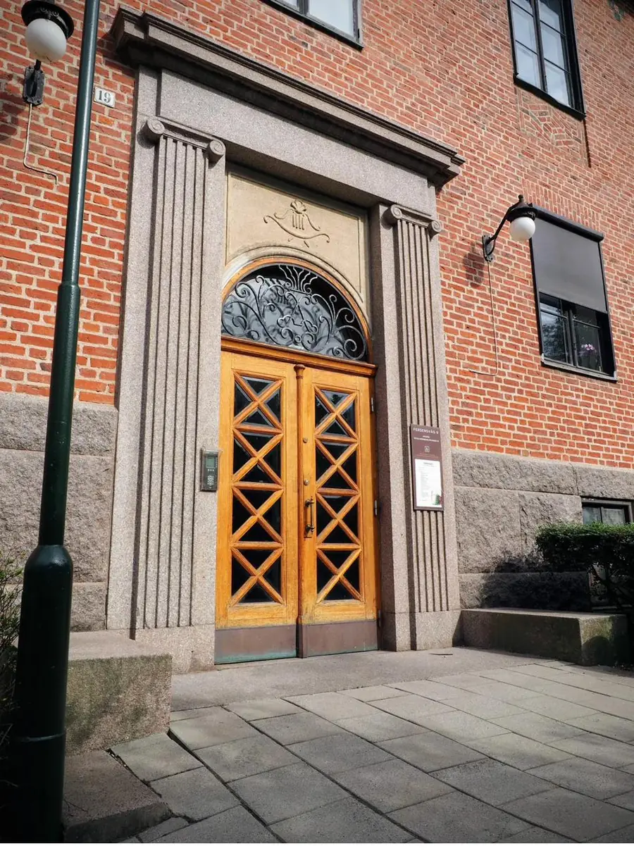 Mottagningens entré på Fersens väg 9, Malmö.